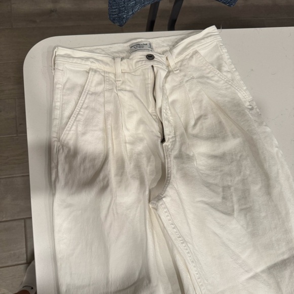 Abercrombie & Fitch - White Ultra High Rise Jeans - Picture 2 of 8